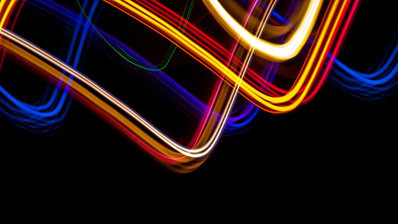 Light painting, blue, red — Atomic Wallet: The Ultimate Tool for Crypto Enthusiasts