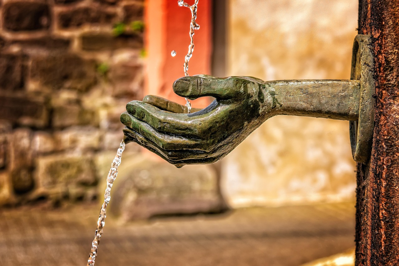 Fountain, water, flow — Maximize Your Crypto Swaps with Raydium Solutions