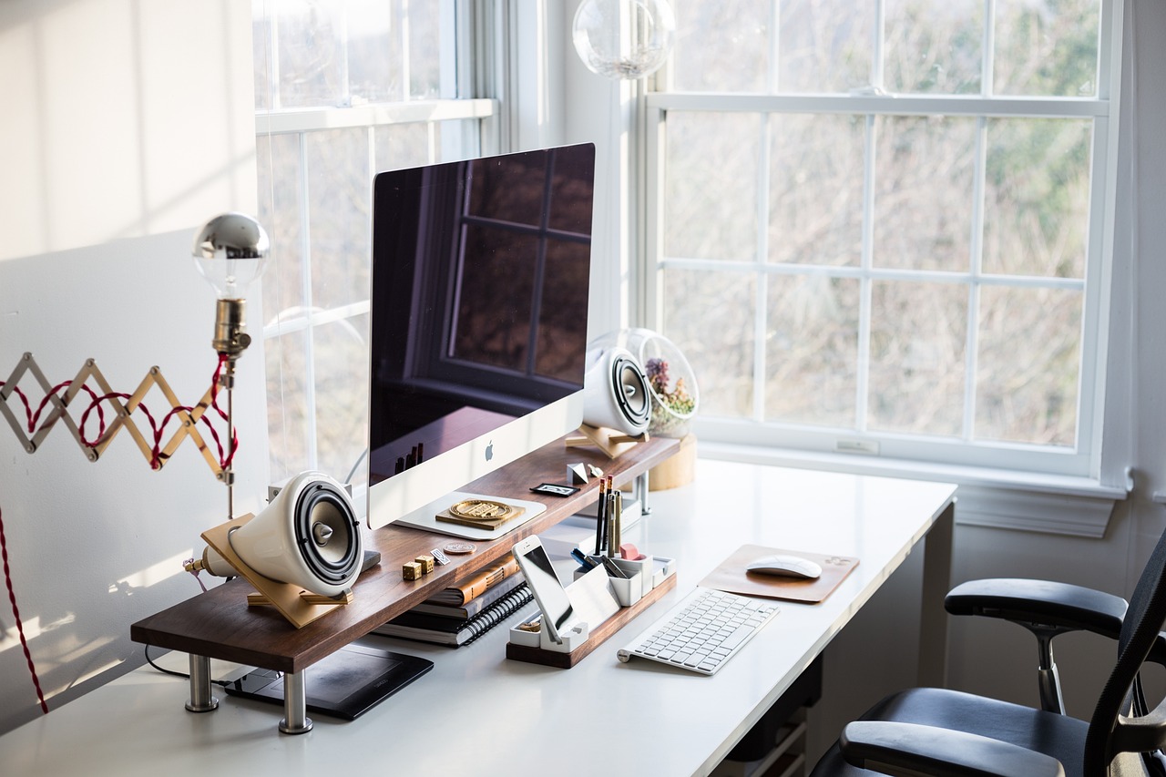 Computer, keyboard, apple — Reliable Solutions With Local Plumber in Richardson For All Home Needs